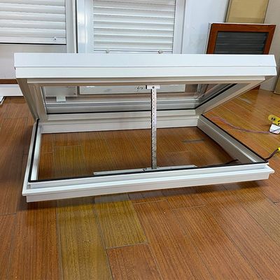 Swing open stijl elektrische aluminium dakruimte dakraam voor witte esthetiek