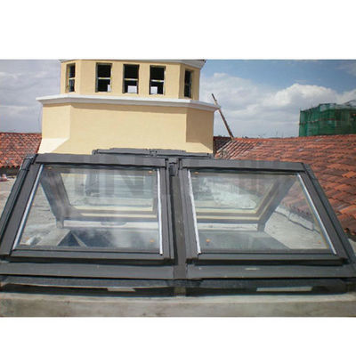 Poedergecoate thermische breuk aluminium dakraam voor winddichte functie en houten muur