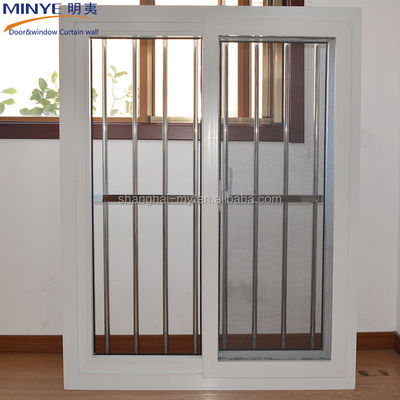 Innovatieve op maat gemaakte kleuren Geluidsdode PVC/UPVC schuifvenster met grillontwerp