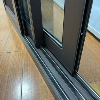 Energiebesparend waterdicht aluminium schuifvenster met beveiligingsstaanders en roosterontwerp