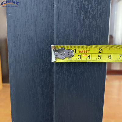Dubbel gehard glas UPVC verticale deur met scharnieren voor duurzame PVC-gepakte deur