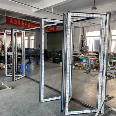 Hardware geluidsdicht interieur Bi-vouwbaar Dubbelglas Aluminium glas Thermische breuk Bi-vouwbaar Patio vouwdeuren