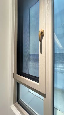 Gemakkelijk Schakelen Aluminium Aluminium Frame Casement Venster voor uw aangepaste vereisten