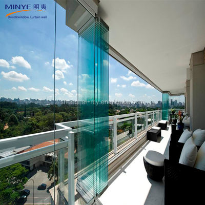 Prachtige raamloze Custom Glass Aluminium Balkon Klappende Deur Met Thermische Isolatie