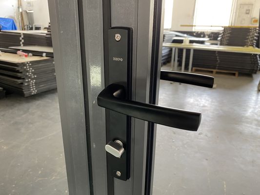 Opvouwbare patio met tweevoudige thermische deuren met aluminiumstacker voor warmte- en geluidsisolatie