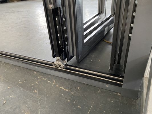 Opvouwbare patio met tweevoudige thermische deuren met aluminiumstacker voor warmte- en geluidsisolatie