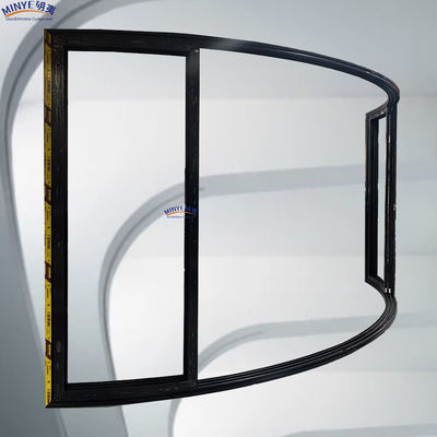 Hotel schuifdeur met gebogen aluminium frame en dubbel gehard glas